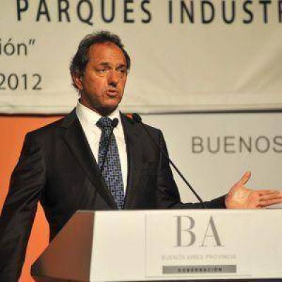 Scioli avanza con su armado y prepara un gran acto