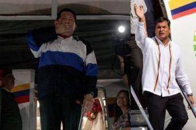 Ch�vez ya lleg� a Cuba y recibi� la visita de Correa