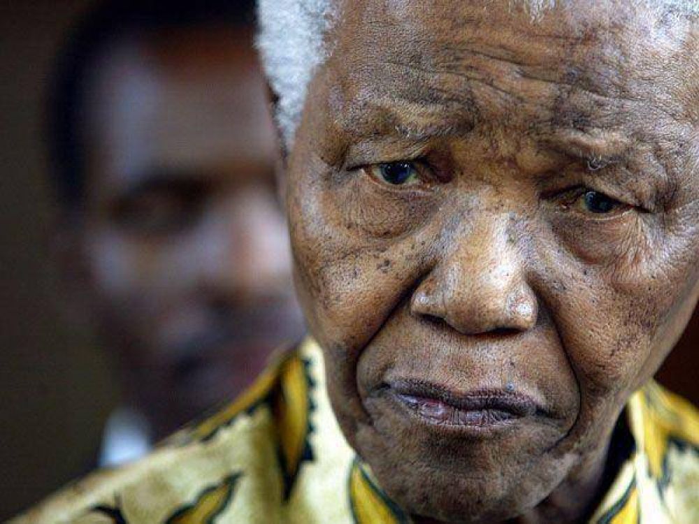 "La chispa de Mandela desaparece", dijo su esposa