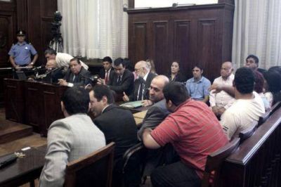 El tribunal escuch� a los imputados y esta tarde se conocer� el veredicto