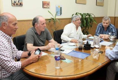 Moyano advirti� que va a rechazar los acuerdos por los salarios y precios