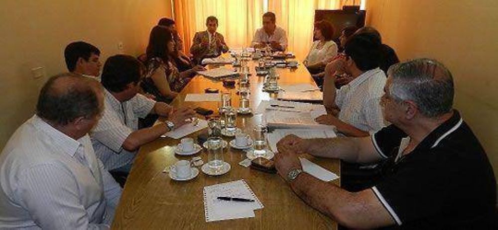 El ministro Aredes explic� el presupuesto