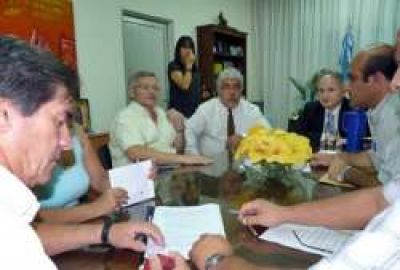 Romero sell� acuerdo con representantes de los no docentes