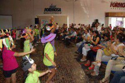 Marco festivo rodeo al cierre de la muestra de centros de la comunidad