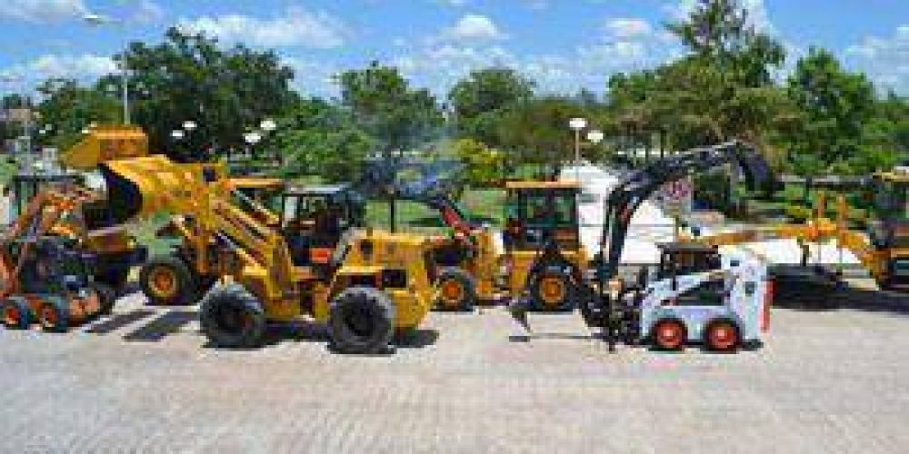 Celauro present� cuatro nuevas m�quinas para la municipalidad