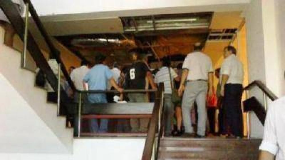 Una mujer intent� quitarse la vida en Casa de Gobierno al salir de la oficina de Pomelo Ferreira. No se sabe si la robaron, estafaron o mintieron 