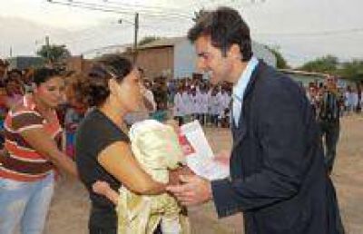 Juan Manuel Urtubey entreg� 80 soluciones habitacionales en Rivadavia Banda Sur