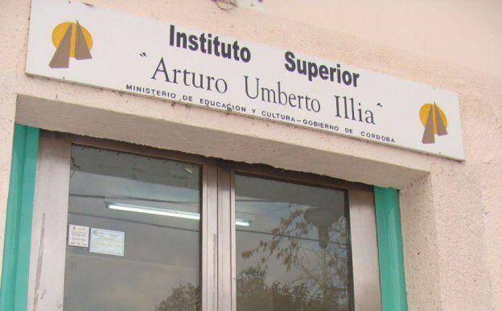 Carlos Paz: Alumnas denuncian que el profesor las quiso acosar