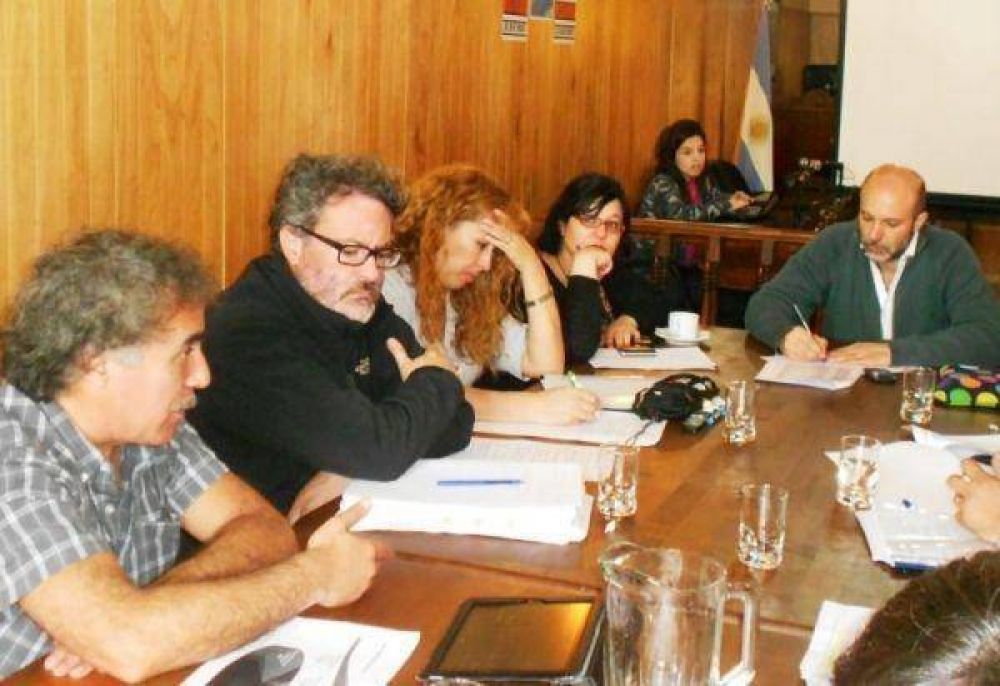 Bocchicchio dijo que Sciurano �le falta el respeto al Concejo al negarle informaci�n b�sica para el an�lisis�