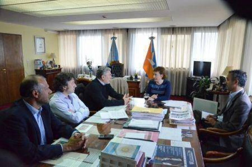 La Gobernadora R�os recibi� a directivos de la firma New San