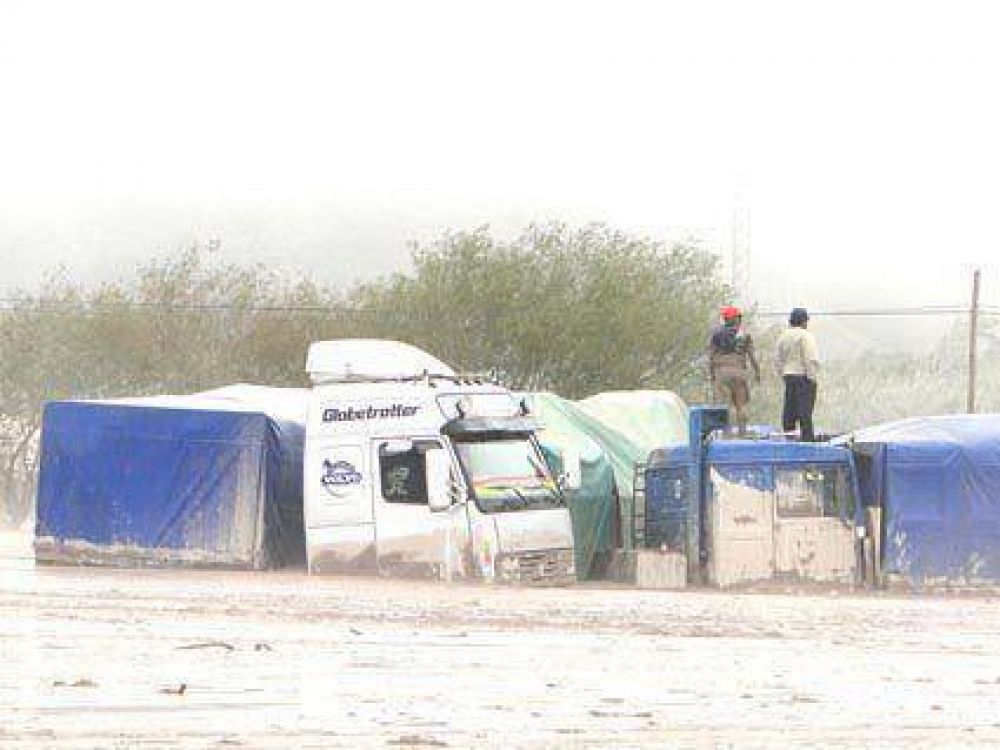 Tormenta y alud sorprendieron  A la comunidad de Volc�n 