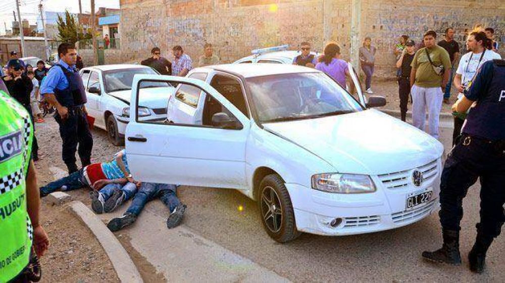 Atrapan a tres sospechosos de ingresar a tres viviendas
