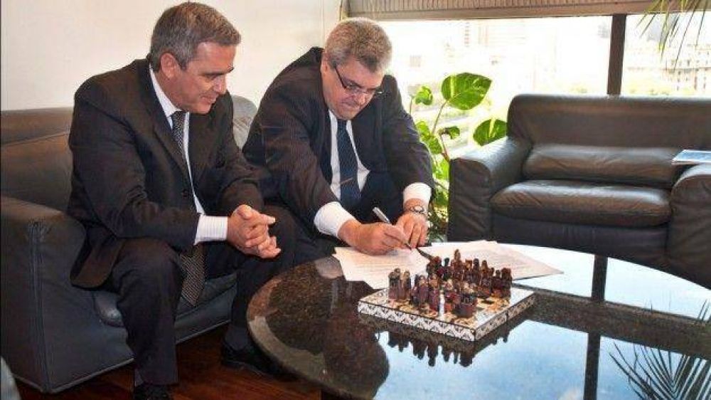 Provincia firm� con la Canciller�a un convenio para abrir una oficina de registro de cultos en Chubut