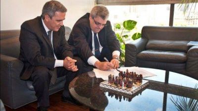 Provincia firm� con la Canciller�a un convenio para abrir una oficina de registro de cultos en Chubut
