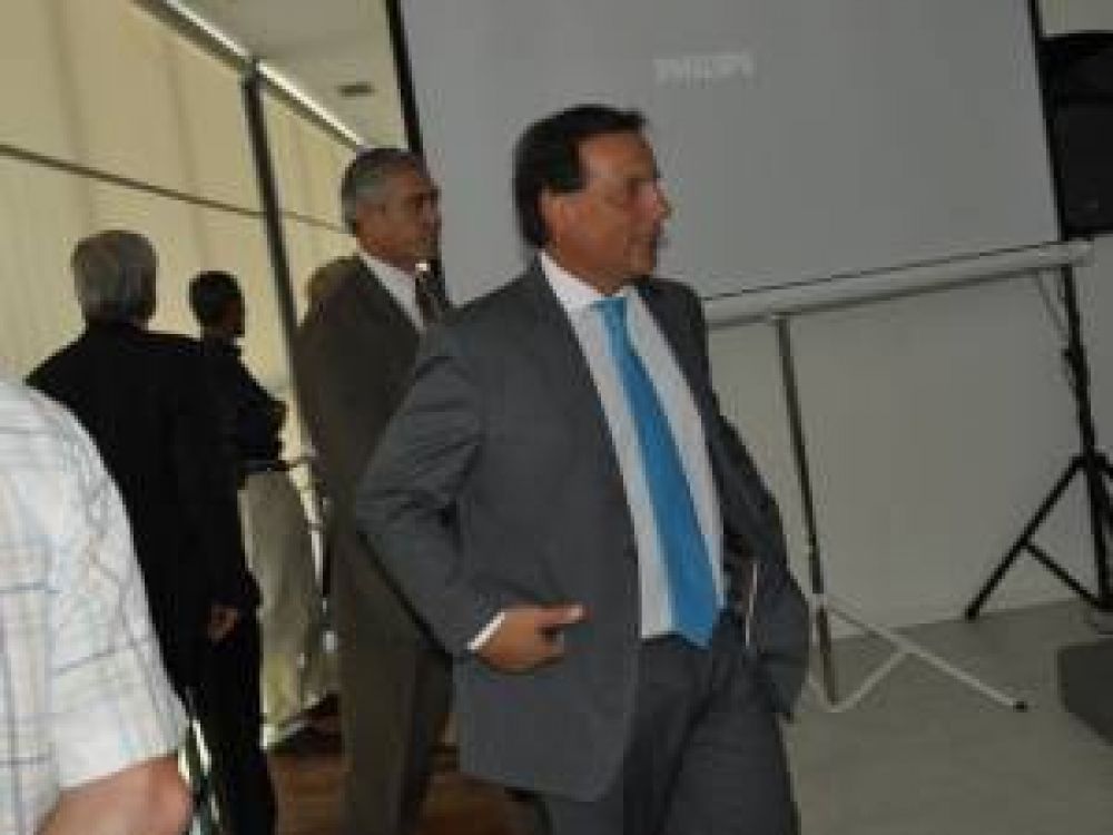 �Las renuncias tienen que ver con una refuncionalizaci�n y reestructuraci�n del municipio�