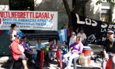 Acampe en el Municipio: �Nos vamos a quedar ac� hasta que consigamos alg�n tipo de respuesta�