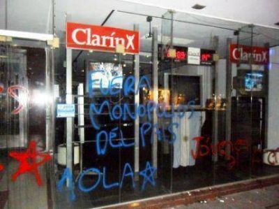 Escarcharon las sedes de Cablevisi�n y Clar�n en Mar del Plata