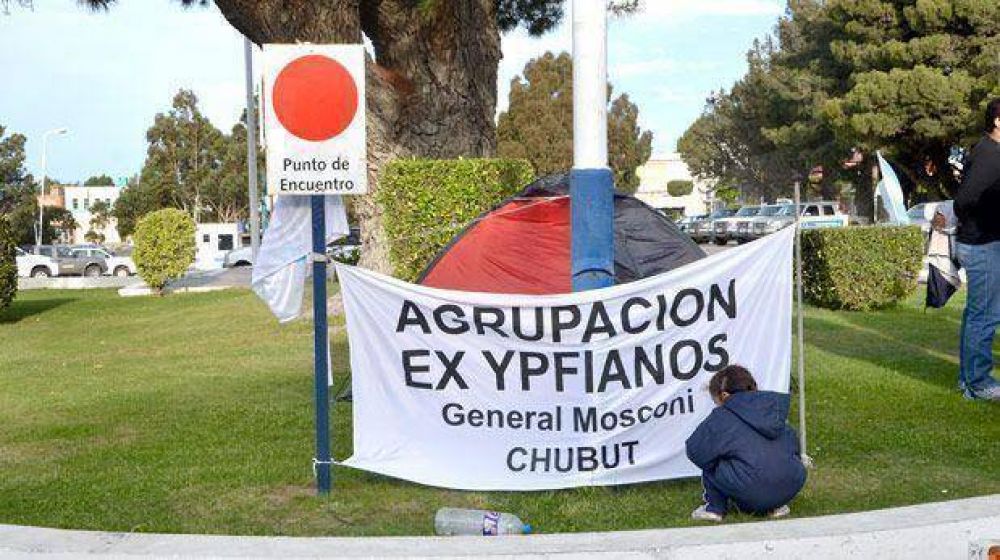 Ex agentes de YPF levantaron su campamento en Kil�metro 3