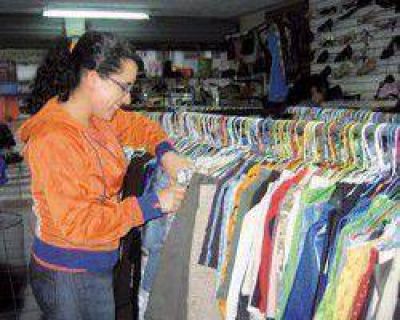 Los locales de ropa deber�n tener 8 talles de todas las prendas