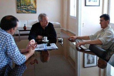 Peralta recibi� a entidades de la comunidad de San Juli�n