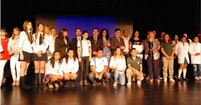 Distinguieron a alumnos y docentes riojanos que participaron en ferias de ciencias y olimpiadas 