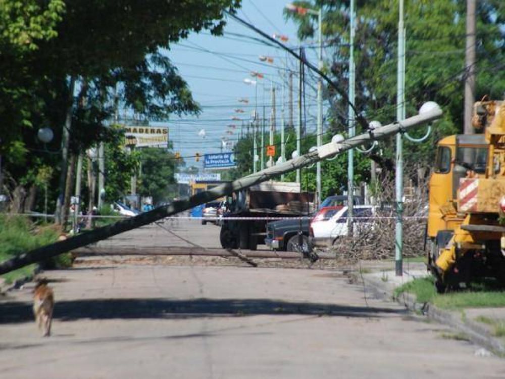Lluvia y viento produjeron destrozos en varios puntos de Z�rate