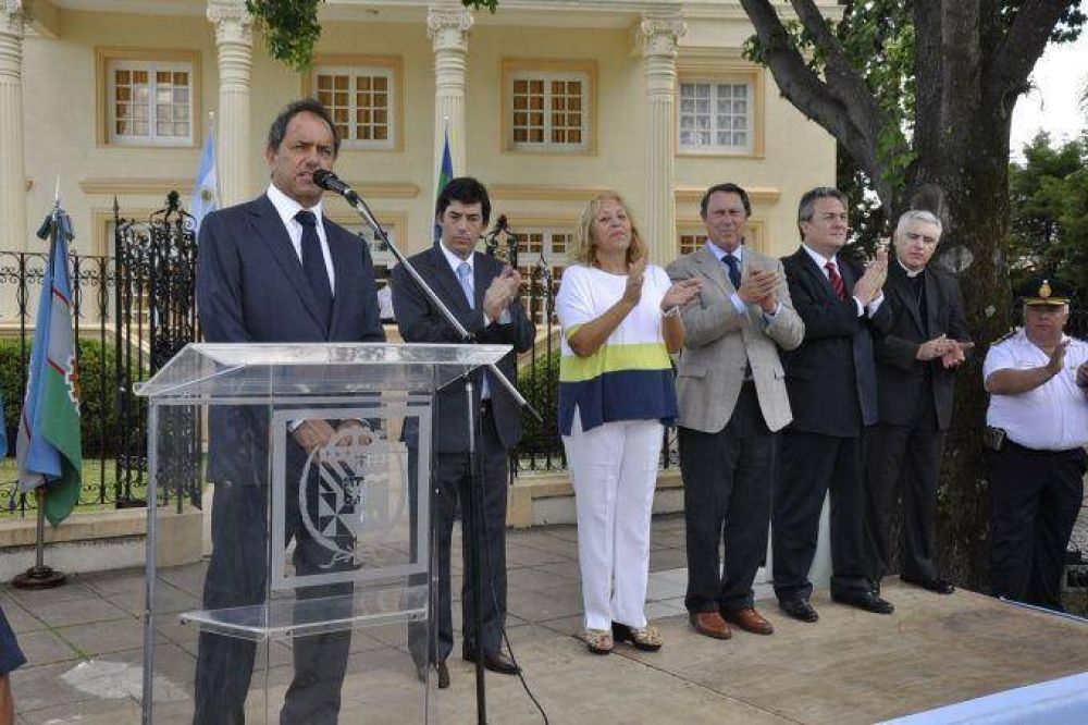 Scioli y Casal inauguraron nueva sede de la Polic�a Departamental