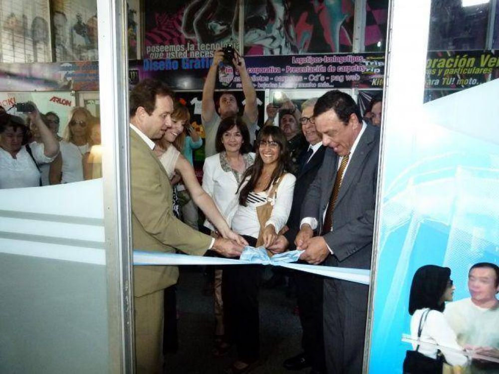Comenz� a transmitir ayer la radio municipal