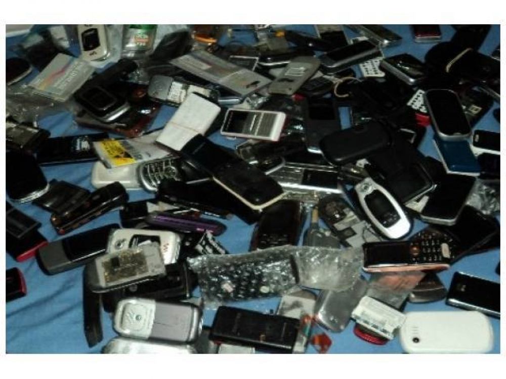 Secuestraron 300 celulares que hab�an sido �clonados� en Paran�