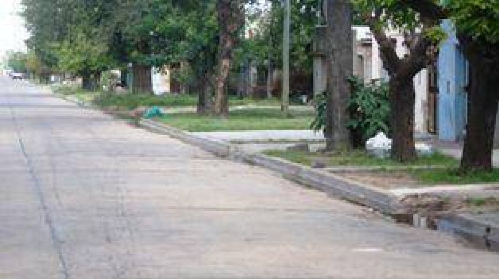 Reclamo vecinal ante un ca�o roto de agua corriente 