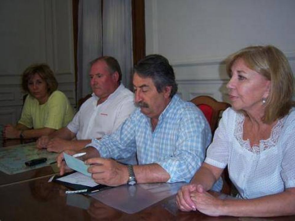 La Diputada Pan Rivas entrega subsidio a la cooperadora del Hospital San Luis
