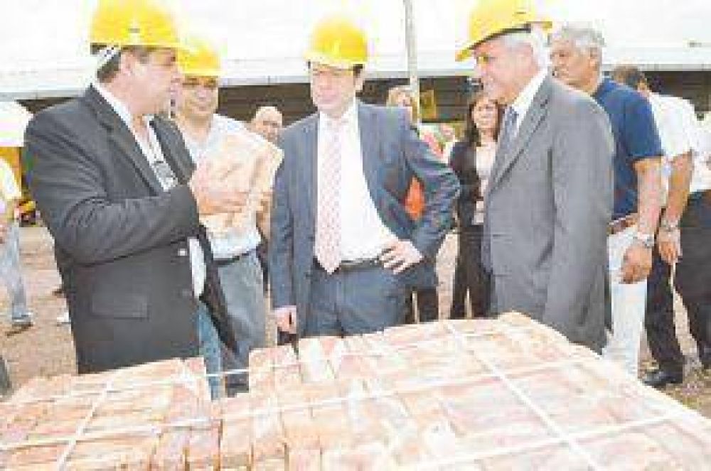 Zamora enfatiz� que el equilibrio financiero ser� eje de su gesti�n 