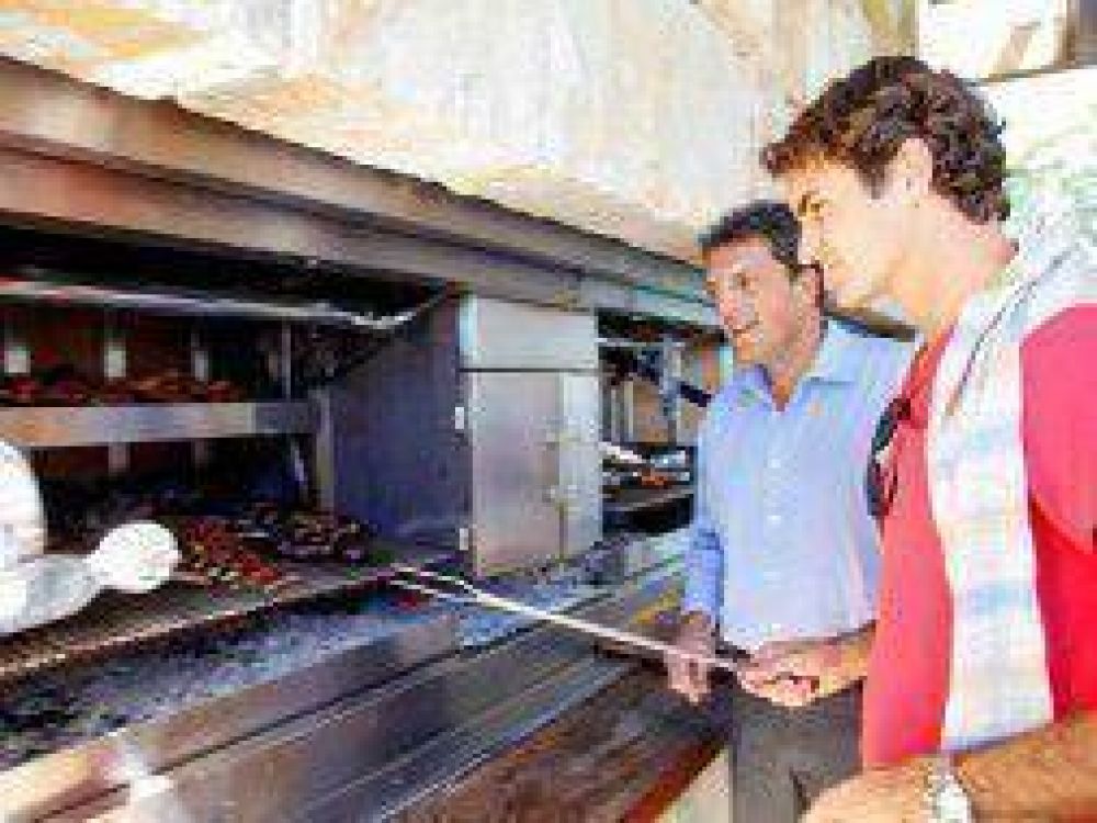 Roger Federer enfrenta a Juan Mart�n Del Potro en un partido amistoso en Tigre