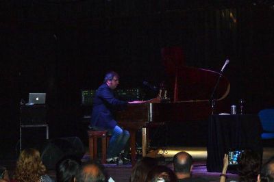 Lito Vitale se present� en el teatro Marechal de San Miguel