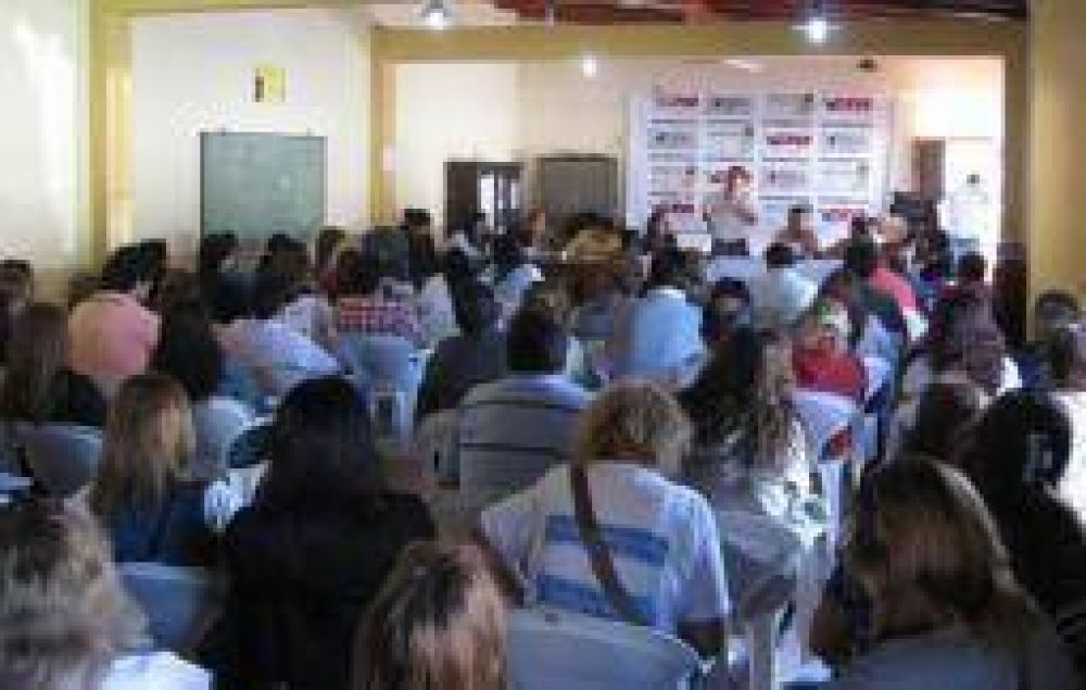 La Rioja, incluida entre las provincias que reclaman paritarias docentes 