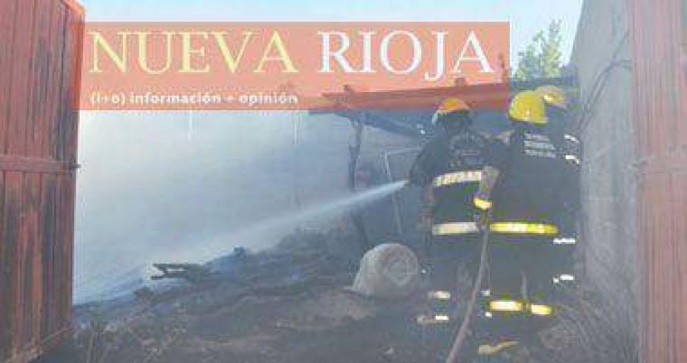 Un voraz incendio provoc� graves da�os en un dep�sito de maderas 