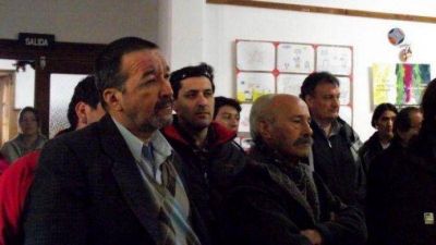 Pujas y negociaciones por el descubierto bancario y el aguinaldo