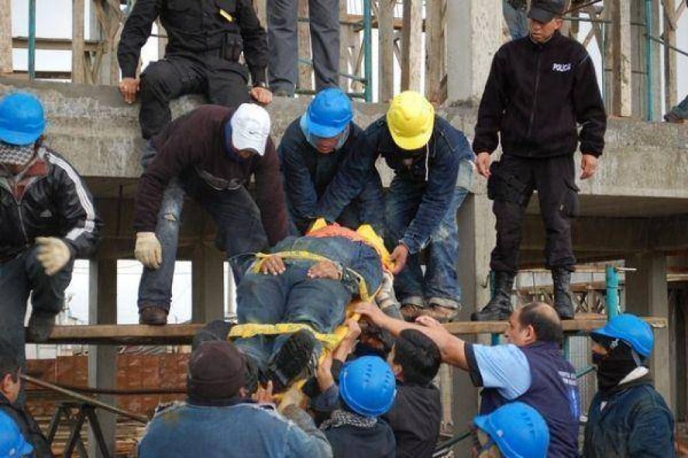 Un obrero de 21 a�os en terapia tras accidente laboral en Chacra XIII