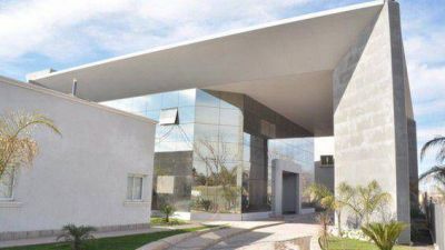 Conoc� el hospital que Moyano inaugura en Mendoza 