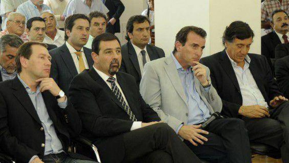 Festejo en silencio para no herir a Gioja 