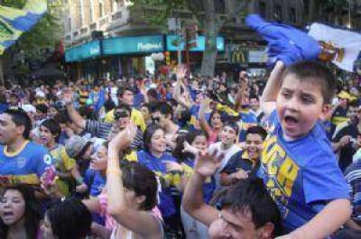 Mendoza se ti�� de Azul y Oro 