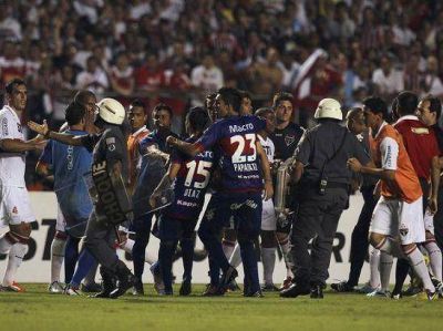 El plantel de Tigre fue amenazado y el San Pablo se coron� campe�n