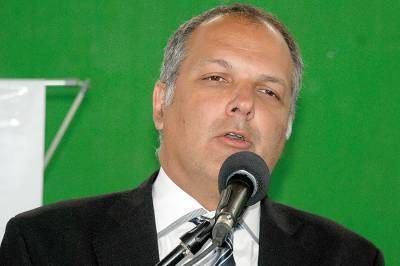 �Buzzi anuncia el desdoblamiento del marco?