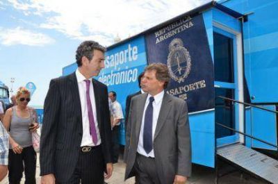 Randazzo escuch� el pedido de Machinandiarena y anunci� la licitaci�n para dragar el Puerto �Cumplir�n esta vez�?
