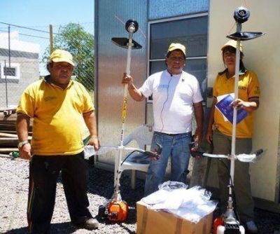 El Municipio Contin�a Entregando Herramientas A Las Cooperativas Del Programa Argentina Trabaja