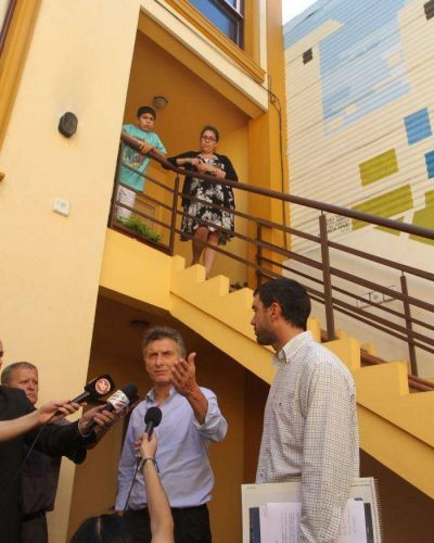 Macri visit� un conventillo hecho a nuevo de La Boca