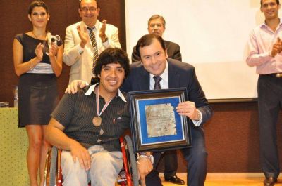 El Gobernador entreg� premios a deportistas con capacidades especiales que participaron en los "Evita 2012" 