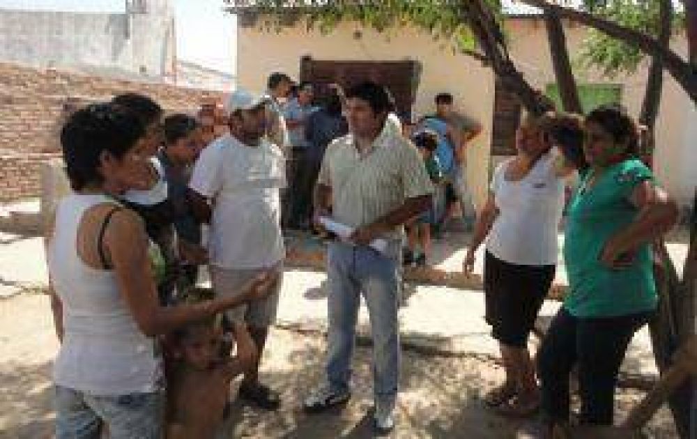 Familias enteras se unen para hacer crecer a un barrio con aspiraciones 
