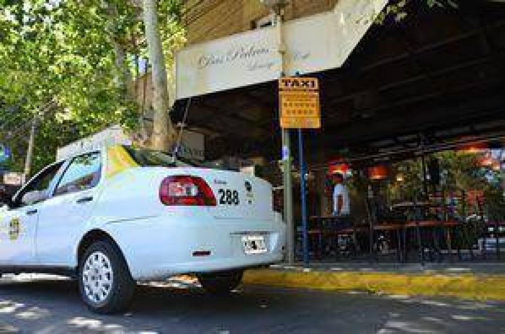 Reubican 37 paradas de taxis en Capital