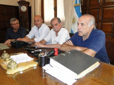 Trabajadores municipales: El premio anual ser� de 1000 pesos y se abonar� en dos partes